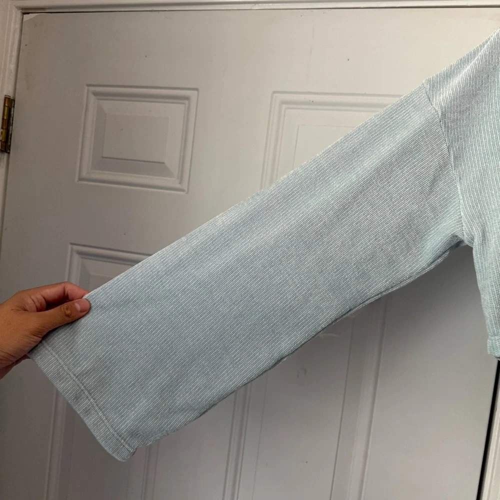 ALO Yoga Cropped V-Neck Button Cardigan in Light Blue